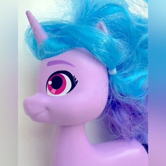 My Little Pony A New Generation Izzy Moonbow
Unicorn - Picture 5 of 8
